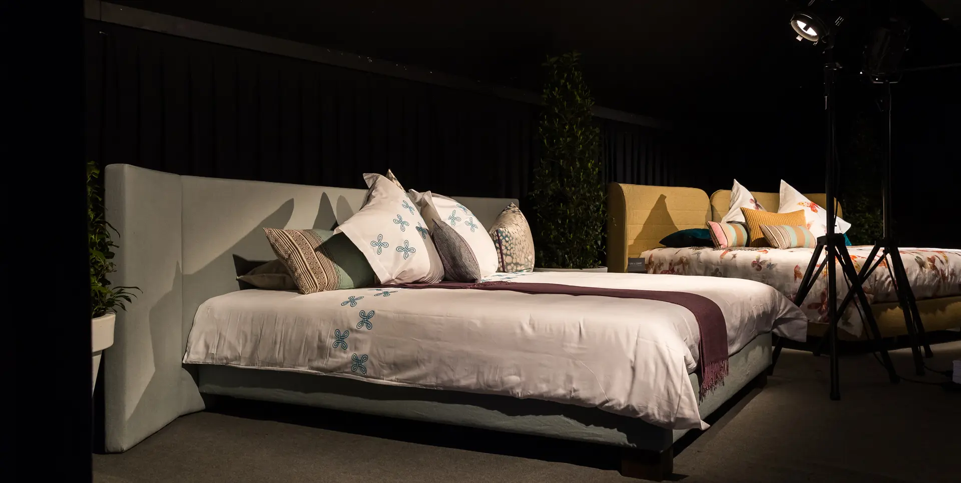 Bedden tentoongesteld op de beurs