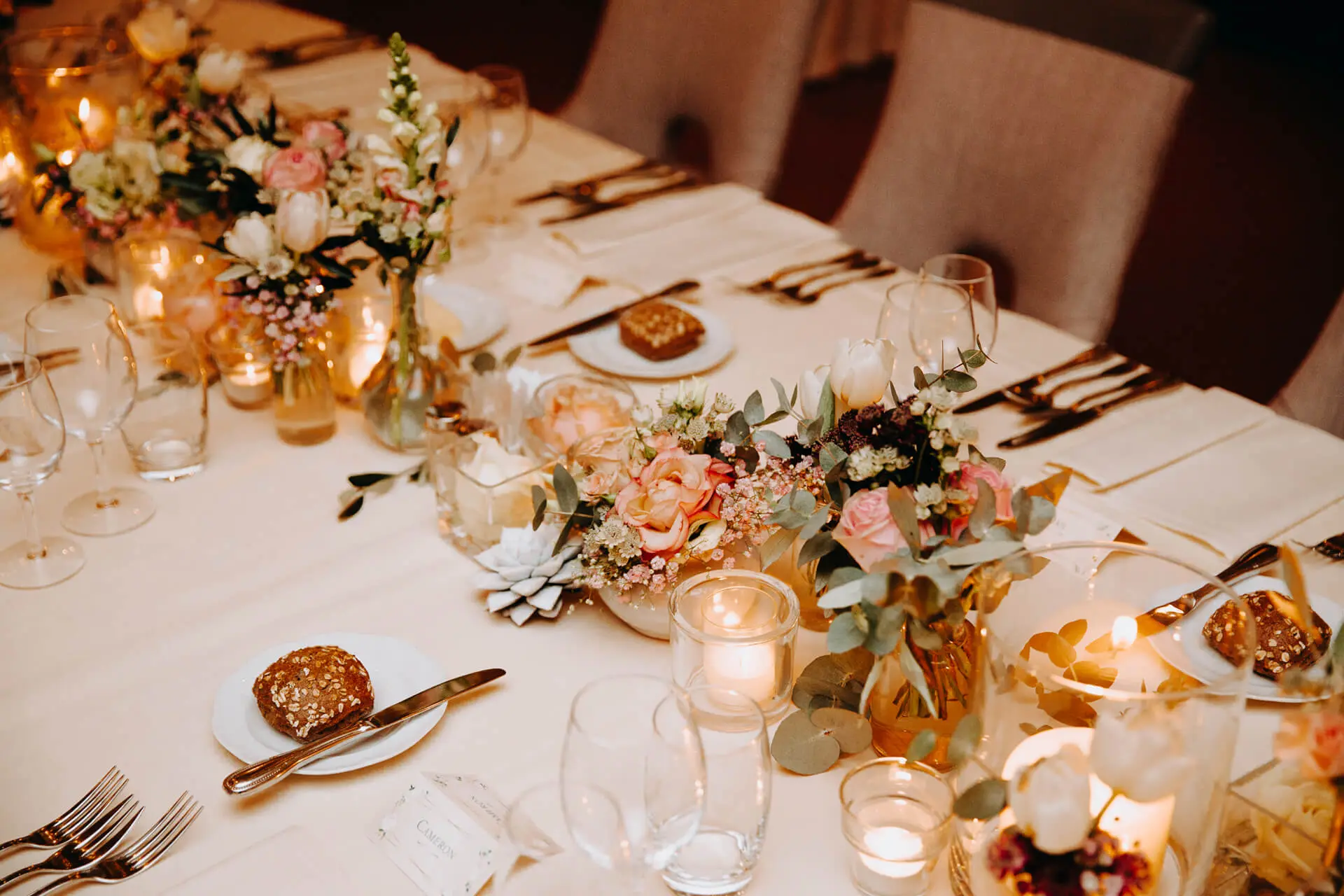 Bloemen op tafel
