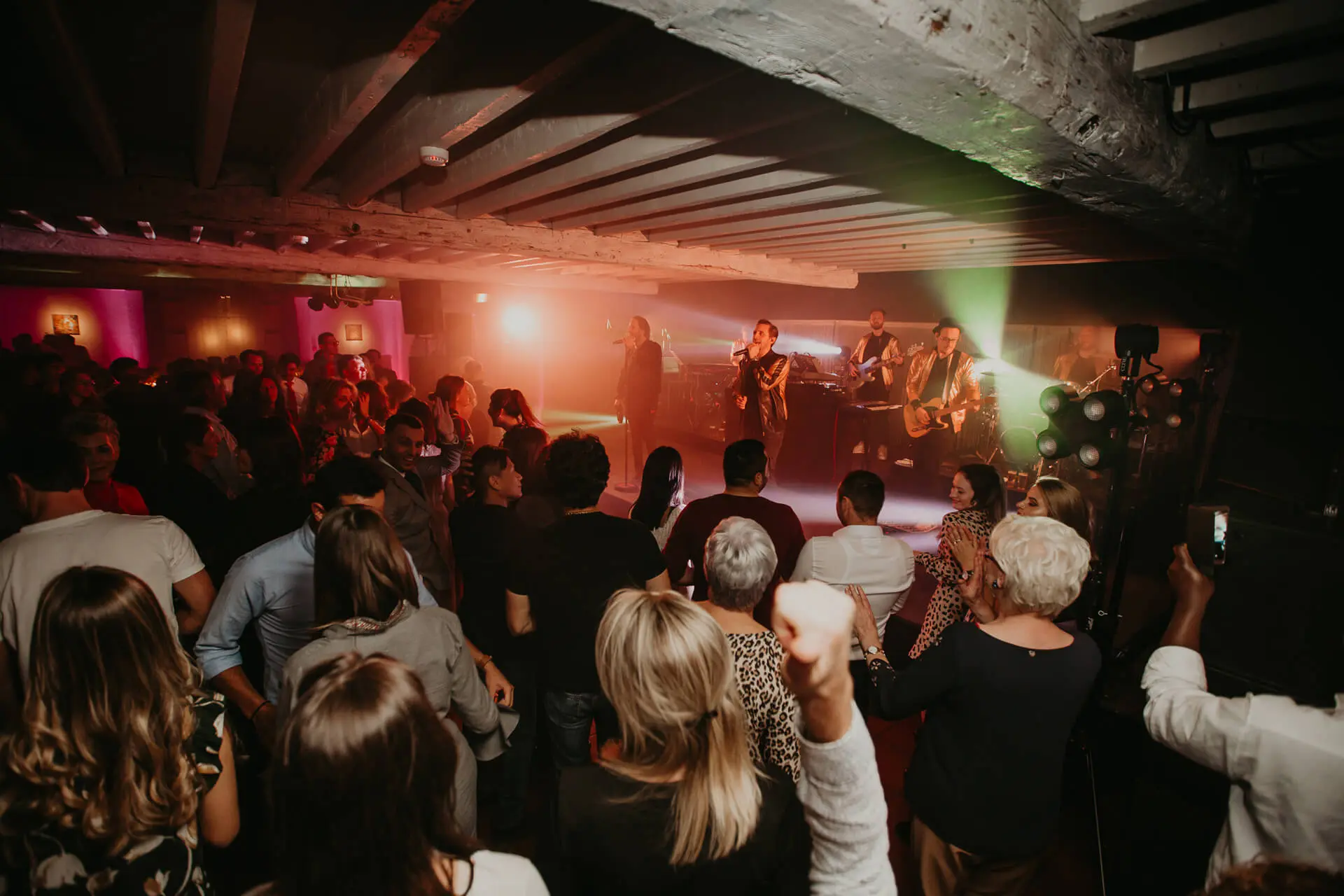 Avondsfeer tijdens evenement in Alta Ripa