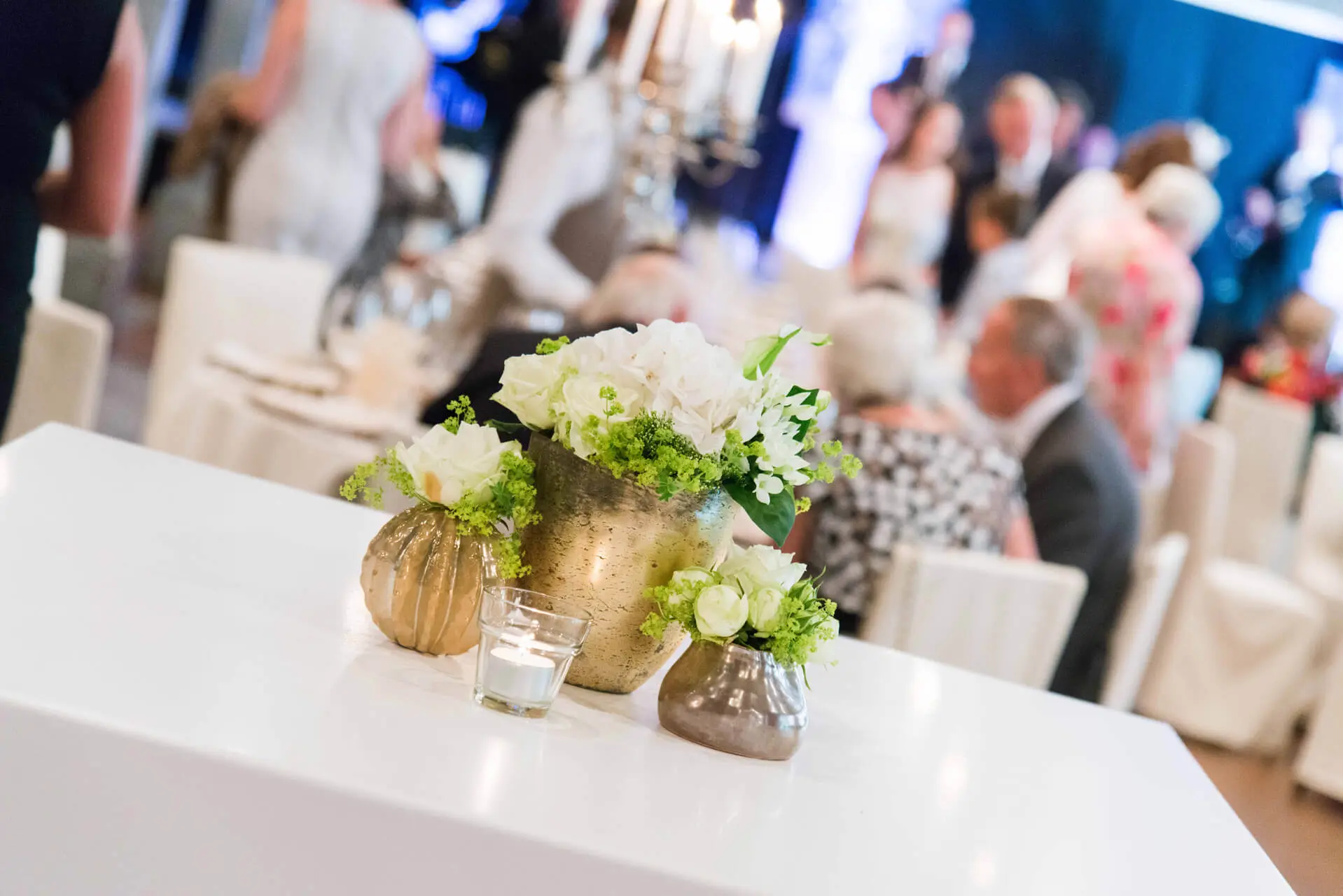 Bloemen op statafel