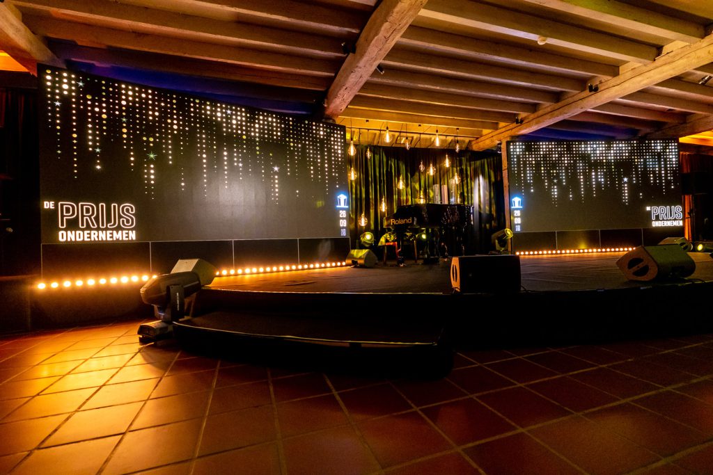 prijsuitreiking met podium